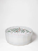 Winter White 33 oz scented candle